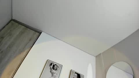 Snapshot of olivia_collisn chatting on April 30, 2026, 12:00 pm Olivia Collins online show from April 30, 2026, 12:00 pm