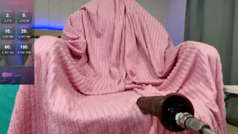 Snapshot of olivia_k_ chatting on May 18, 2026, 11:21 pm Olivia Hi guys Follow me online show from May 18, 2026, 11:21 pm