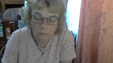 Olivia Mia online show from May 6, 2026, 7:35 am
