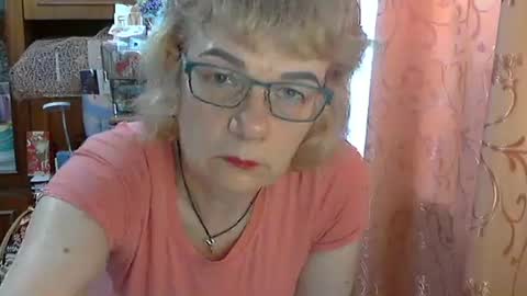 Olivia Mia online show from May 7, 2026, 8:20 am