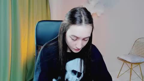 olivia_norton_ online show from September 17, 2025, 1:24 pm