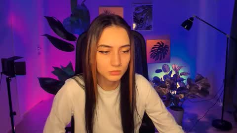 olivia_norton_ online show from September 18, 2025, 9:33 am