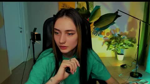 olivia_norton_ online show from September 22, 2025, 1:57 pm