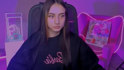 olivia_norton_ online show from October 11, 2025, 12:47 pm