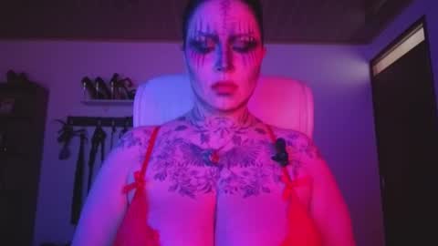  online show from October 26, 2025, 1:39 pm