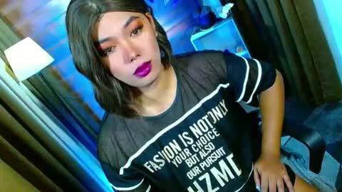 Miss OLIVIA online show from May 18, 2026, 5:46 am