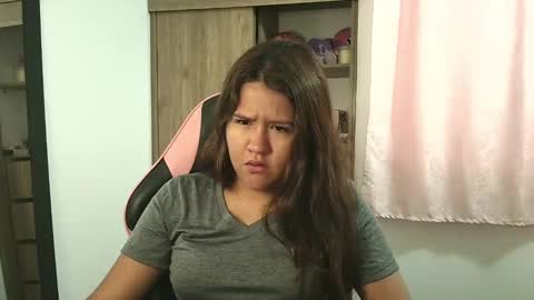 Olivia online show from October 13, 2025, 1:44 pm