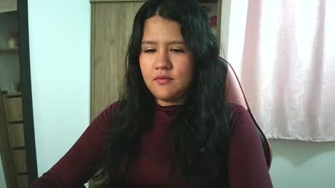 Olivia online show from November 10, 2025, 12:59 pm