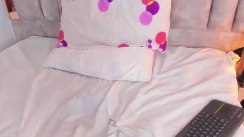 Olivia Evangelista online show from December 24, 2024, 8:11 am