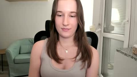 Snapshot of oliviaaa2003 chatting on December 16, 2024, 7:32 pm Oliwiaa2004 online show from December 16, 2024, 7:32 pm