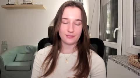 Snapshot of oliviaaa2003 chatting on March 2, 2025, 9:43 pm Oliwiaa2004 online show from March 2, 2025, 9:43 pm