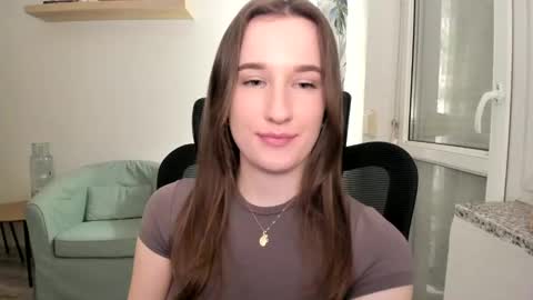 Snapshot of oliviaaa2003 chatting on March 6, 2025, 10:26 pm Oliwiaa2004 online show from March 6, 2025, 10:26 pm