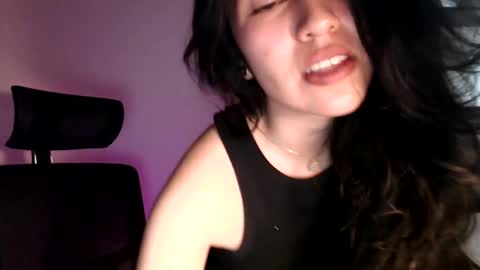 oliviaaa__ online show from November 14, 2025, 5:00 pm