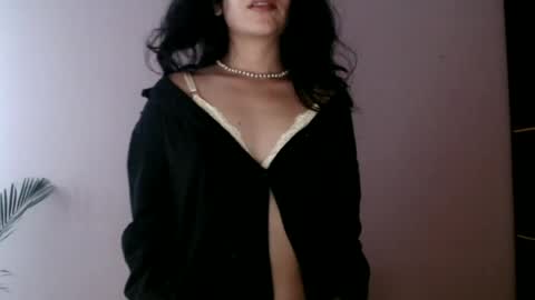 Snapshot of oliviaaa__ chatting on August 6, 2026, 6:10 pm oliviaaa__ online show from August 6, 2026, 6:10 pm