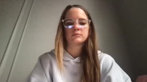 oliviaaraee online show from February 5, 2026, 6:12 pm