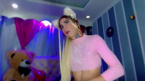 oliviahot01 online show from March 17, 2026, 1:58 pm