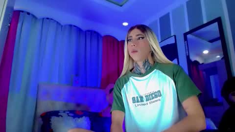 oliviahot01 online show from May 25, 2026, 1:22 am