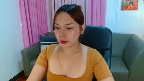 Snapshot of oliviahutton chatting on May 11, 2026, 1:44 am oliviahutton online show from May 11, 2026, 1:44 am