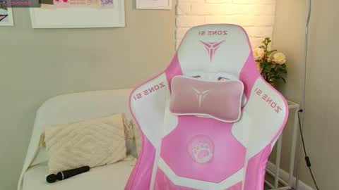 Olivia online show from October 8, 2025, 5:10 pm