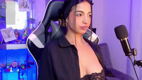 Snapshot of oliviamcneill chatting on March 7, 2025, 6:24 am Olivia Mcneill  online show from March 7, 2025, 6:24 am