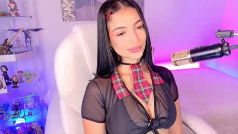 Olivia Mcneill  online show from December 5, 2025, 12:03 pm