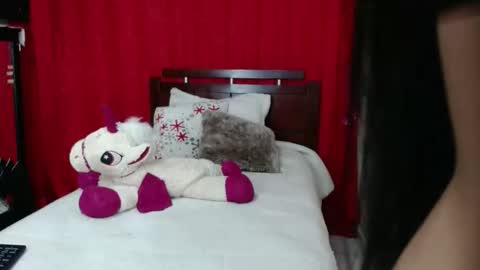 Snapshot of oliviapetit chatting on February 16, 2026, 11:01 pm Olivia online show from February 16, 2026, 11:01 pm