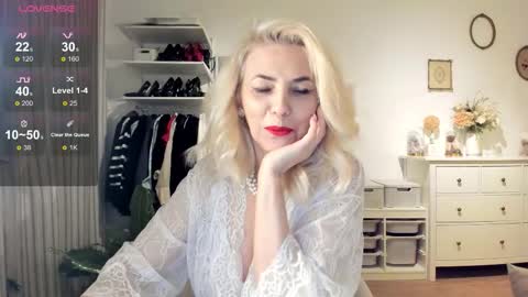 ollalla7 online show from October 5, 2025, 4:49 pm