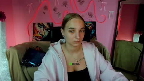 Snapshot of ollivia_dream chatting on May 5, 2026, 5:48 am Ollivia online show from May 5, 2026, 5:48 am