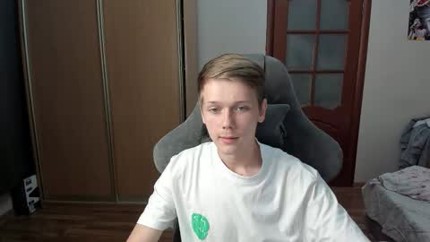 Oliver and Mira online show from October 17, 2025, 8:44 pm