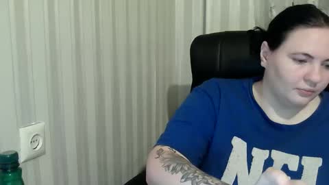 Snapshot of olyaandnetty chatting on October 22, 2025, 7:02 pm OlyaAndNetty online show from October 22, 2025, 7:02 pm
