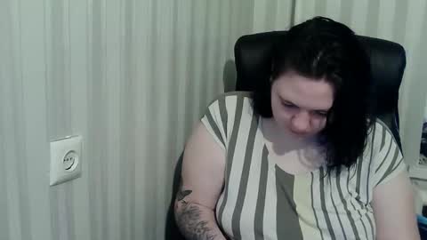 Snapshot of olyaandnetty chatting on November 4, 2025, 7:18 am OlyaAndNetty online show from November 4, 2025, 7:18 am