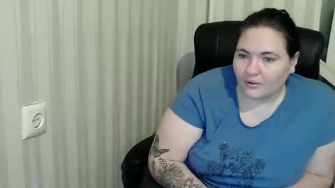 Snapshot of olyaandnetty chatting on November 7, 2025, 5:35 pm OlyaAndNetty online show from November 7, 2025, 5:35 pm