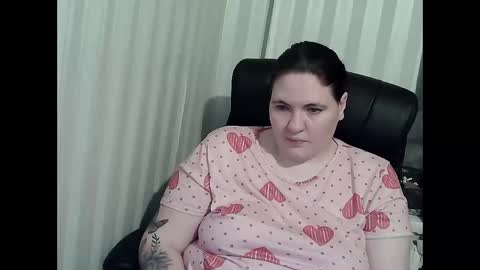 Snapshot of olyaandnetty chatting on November 11, 2025, 12:54 am OlyaAndNetty online show from November 11, 2025, 12:54 am