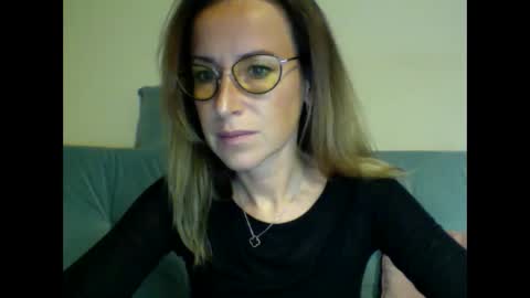 olyra11 online show from December 16, 2025, 6:57 pm