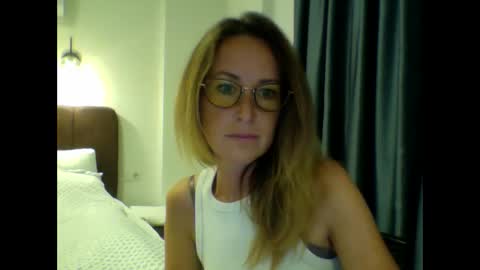 olyra11 online show from January 5, 2026, 8:34 pm
