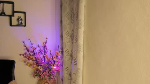 Violette online show from January 5, 2025, 3:43 am