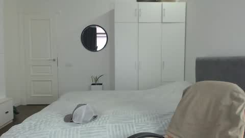 onebestlover online show from March 11, 2025, 8:52 am