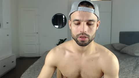 onebestlover online show from October 14, 2025, 8:04 am