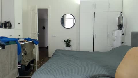 onebestlover online show from February 22, 2026, 9:08 am