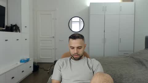 onebestlover online show from April 4, 2026, 8:45 am