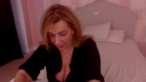 Snapshot of oneblondenicole chatting on February 17, 2025, 5:36 am Nicole online show from February 17, 2025, 5:36 am