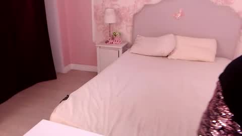 Snapshot of oneblondenicole chatting on October 3, 2025, 4:42 am Nicole online show from October 3, 2025, 4:42 am