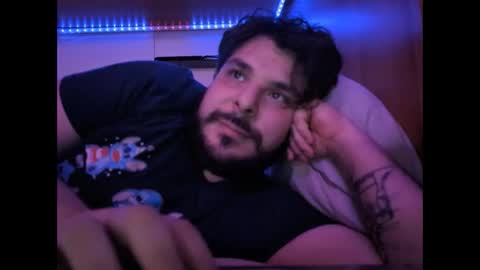 Snapshot of onecrew1 chatting on November 4, 2025, 11:59 pm onecrew1 online show from November 4, 2025, 11:59 pm