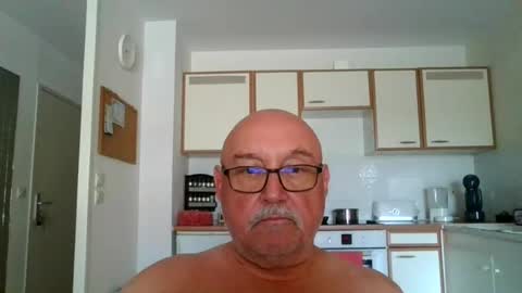 Snapshot of onemoretimebis chatting on July 4, 2026, 3:18 pm Onemoretimebis online show from July 4, 2026, 3:18 pm