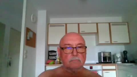 Snapshot of onemoretimebis chatting on July 16, 2026, 5:46 am Onemoretimebis online show from July 16, 2026, 5:46 am