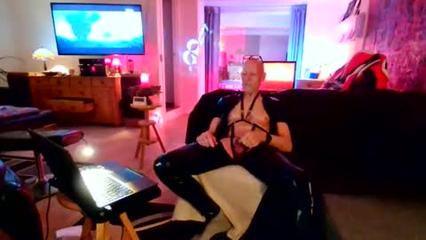 Snapshot of oneness1 chatting on May 20, 2026, 8:37 pm oneness1 online show from May 20, 2026, 8:37 pm