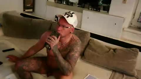 .....mICha..... online show from April 10, 2026, 9:03 am