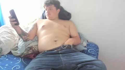 Snapshot of onewhiteboichub chatting on March 12, 2025, 8:10 pm Andres INDEPENDENT MODEL online show from March 12, 2025, 8:10 pm