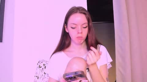 only_sarah1 online show from October 1, 2025, 11:55 pm