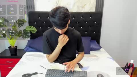 Snapshot of onlyjos_ chatting on September 21, 2025, 2:08 pm Josh - Schedule 1400 - 2200 online show from September 21, 2025, 2:08 pm